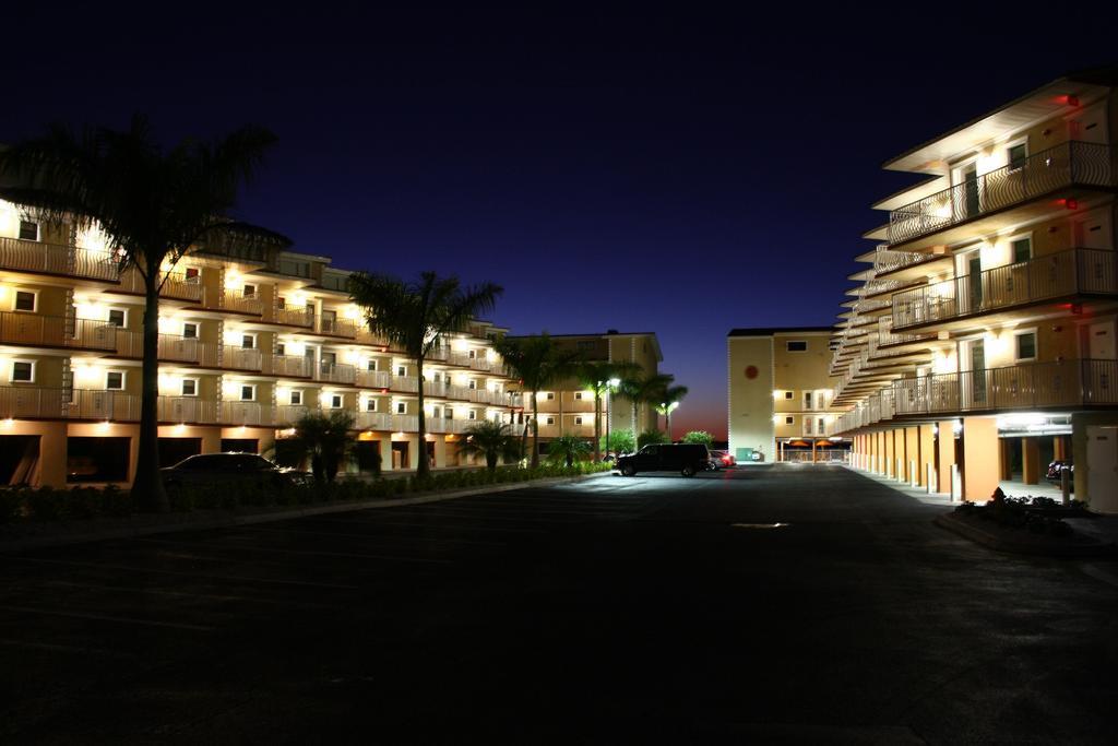 Beso Del Sol Resort Dunedin Exterior photo