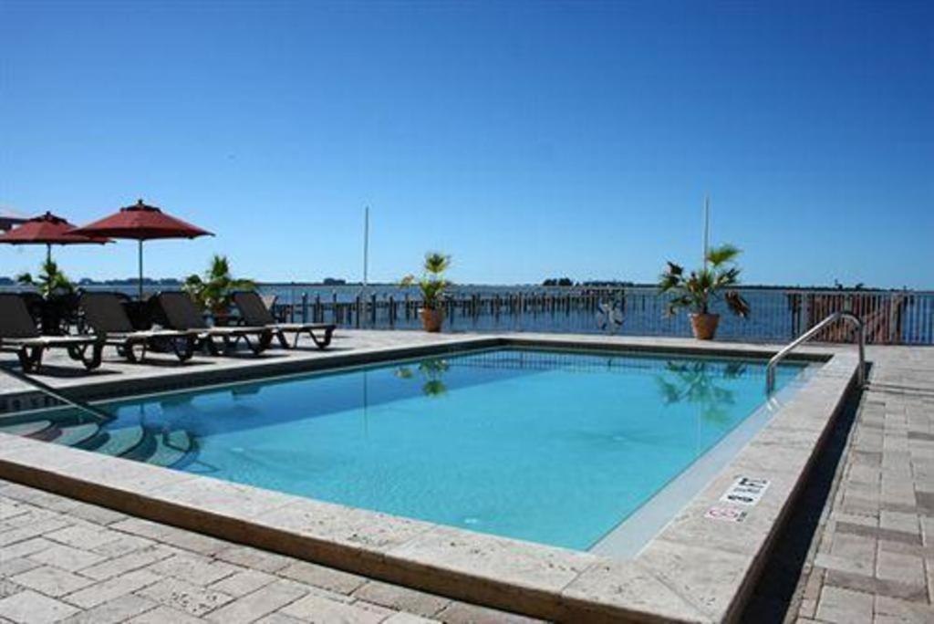 Beso Del Sol Resort Dunedin Exterior photo