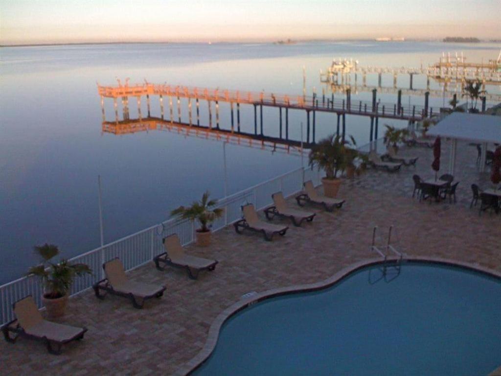 Beso Del Sol Resort Dunedin Exterior photo