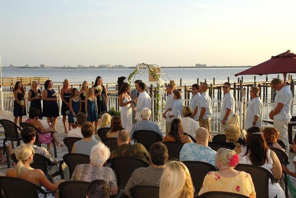 Beso Del Sol Resort Dunedin Exterior photo