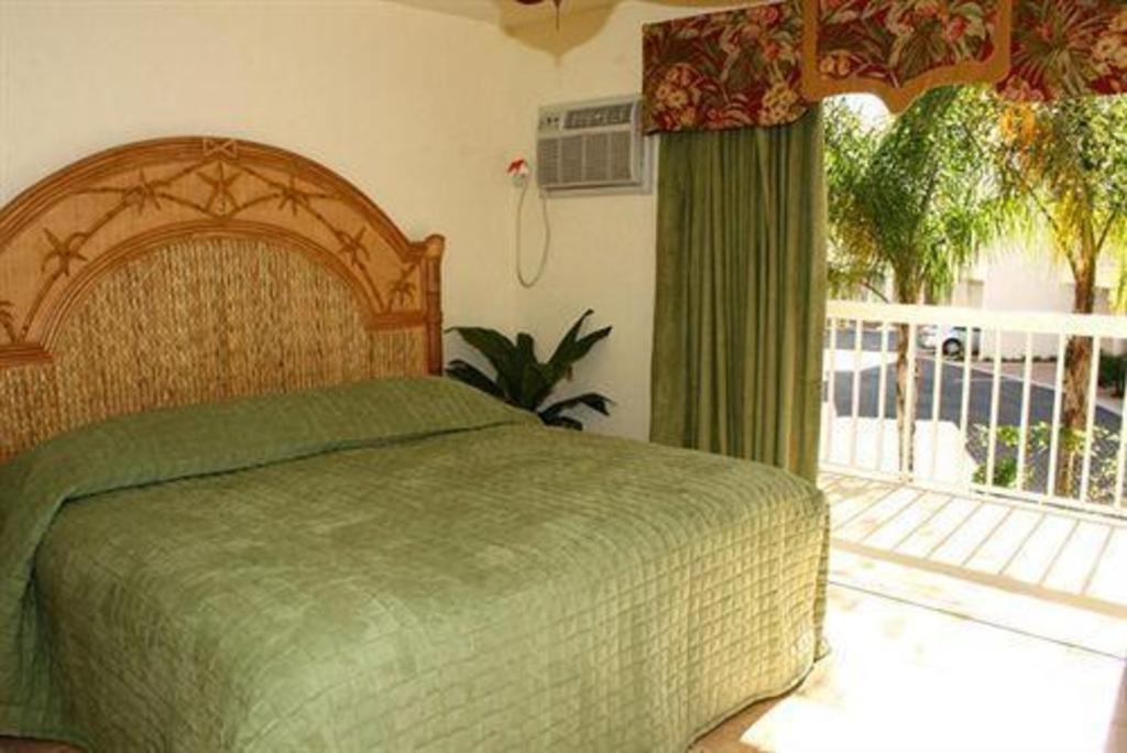 Beso Del Sol Resort Dunedin Exterior photo