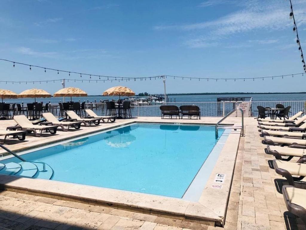 Beso Del Sol Resort Dunedin Exterior photo