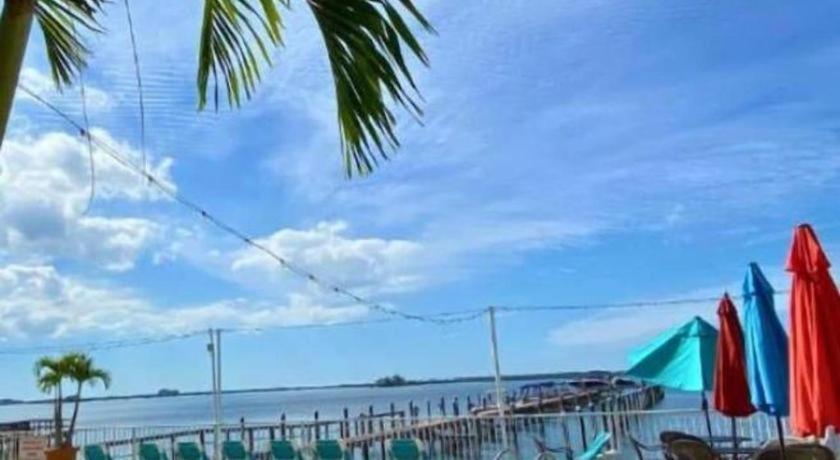 Beso Del Sol Resort Dunedin Exterior photo